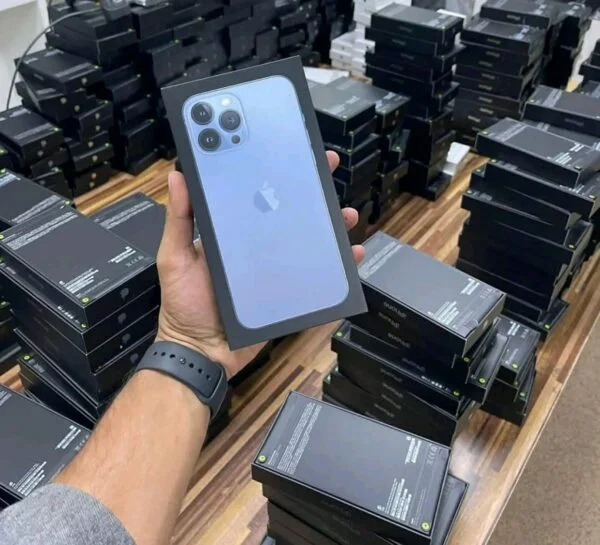 Iphone liquidation pallets - Image 8