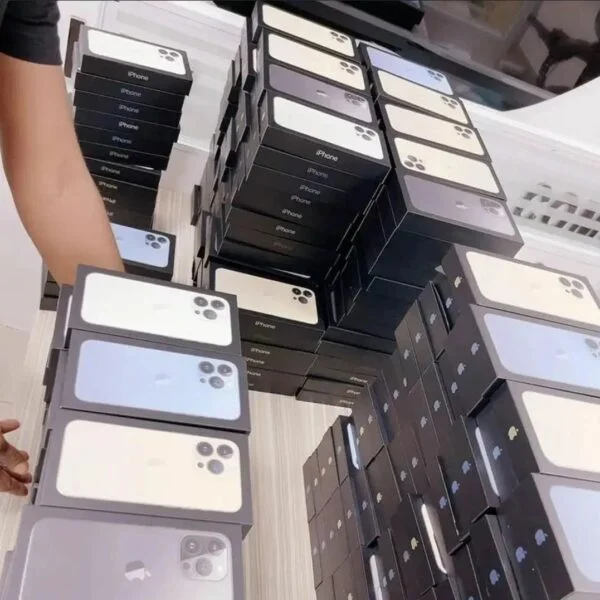 Iphone liquidation pallets - Image 5
