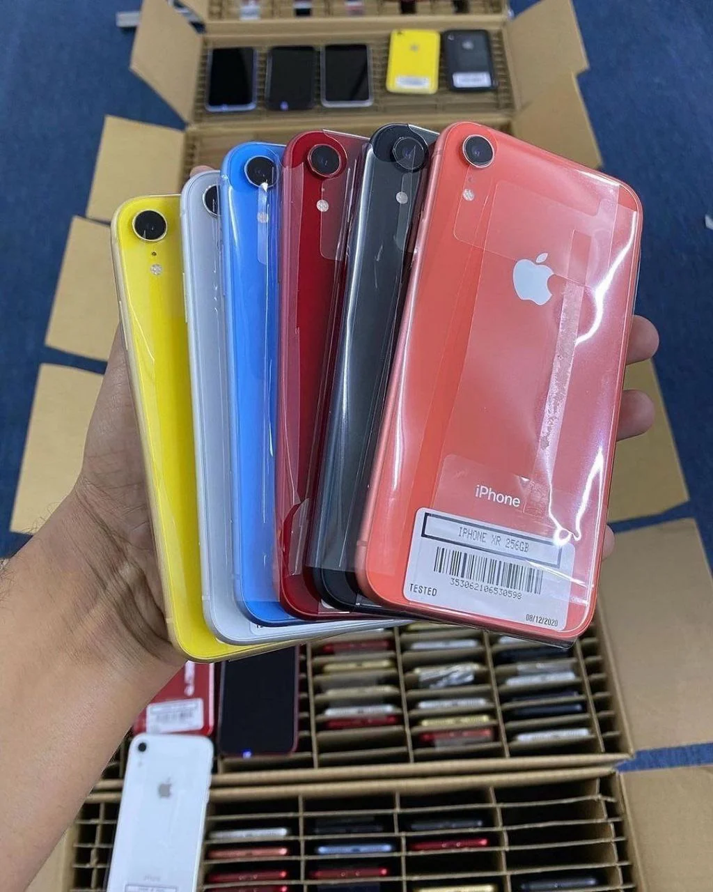 Mixed iPhone Pallets - Image 9