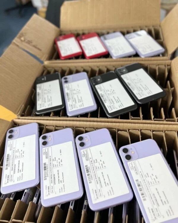 Mixed iPhone Pallets - Image 4